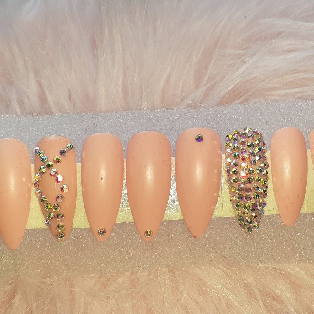 Press on nails